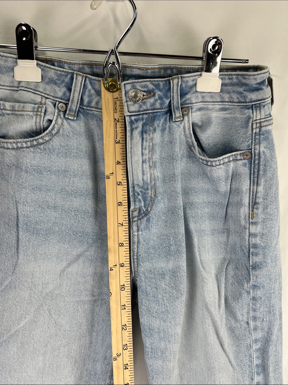 American Eagle - Women’s Jeans - Size 4 - Mom Jean - Light blue - Picture 4 of 11